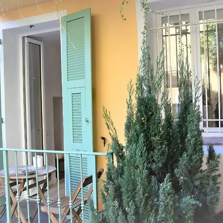 Piazza Apartment *